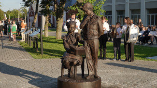 Под Воронежем открыли памятник педагогам и ученикам