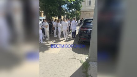 Людей эвакуировали из женской консультации в центре Воронежа из-за угрозы минирования