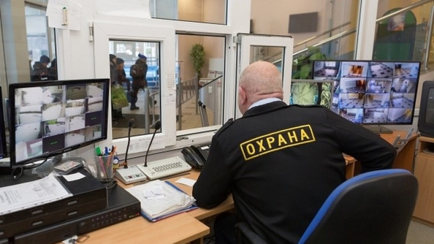 Воронежец пожаловался на охранника поликлиники, назначавшего пациентам лечение