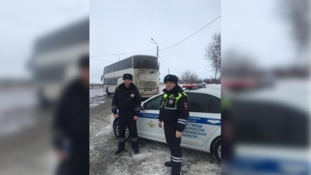 Автобус с 50 пассажирами застрял на воронежской трассе в преддверии Нового года