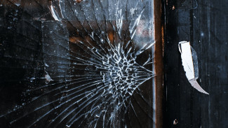 В Воронежской области вдребезги разбили окна районной администрации
