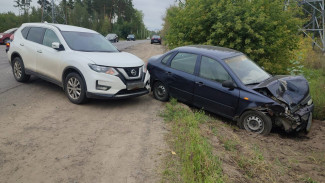 10-летний мальчик и его мать пострадали в столкновении легковушек в Воронеже