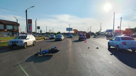 В Воронежской области мотоцикл протаранил кроссовер: есть пострадавшие