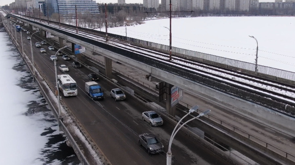 В Воронеже на Севером мосту загорелась машина | 23.02.2023 | Воронеж -  БезФормата