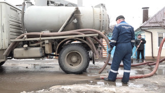 В Воронеже из-за коммунальной аварии залило водой дворы частного сектора