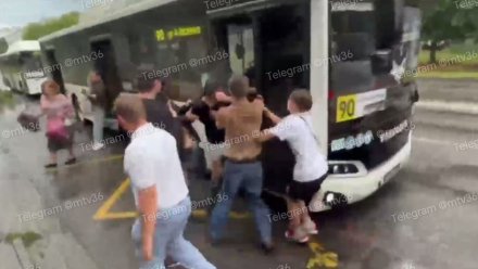 В полиции начали проверку после нападения на подростка в юбке в Воронеже
