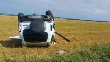 В Воронежской области перевернулась «Лада»: 1 человек погиб и 1 пострадал