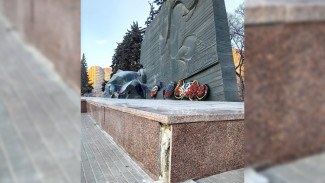 Воронежцы пожаловались на разрушение постамента памятника Славы