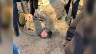 Появилось видео задержания воронежского солдата-стрелка 