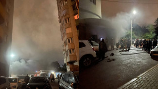 Воронежцы – о пожаре на парковке 17-этажки: «Слой копоти был на последних этажах»