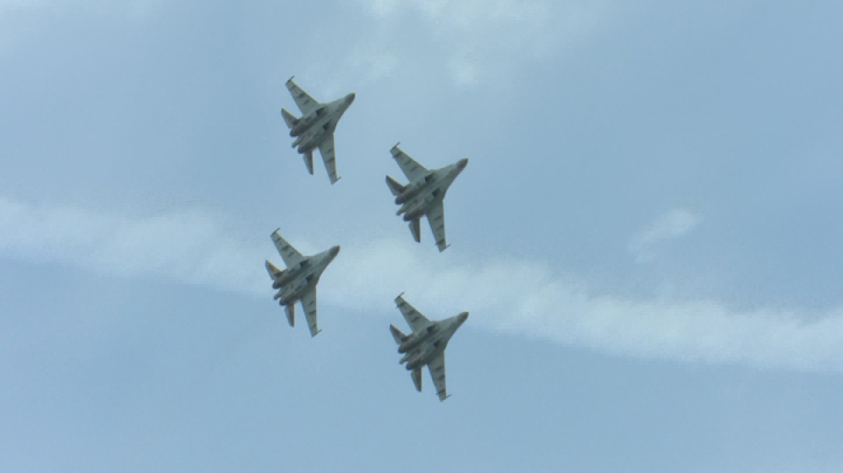 Парк авиации воронежская область. Истребители над белгородом. Аэродром балтимор воронеж су-24 истребитель. Аэродром для переноса. Военные самолеты над воронежем.