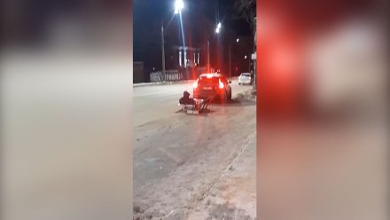 Воронежец прокатился в ванне по дороге: появилось видео