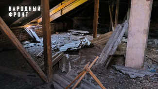 Инвалид из Таловой пожаловался на условия в 100-летнем доме со сгнившей крышей