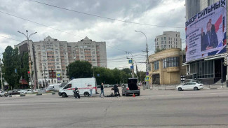 В Воронеже на Заставе Skoda Octavia сбила мотоциклиста