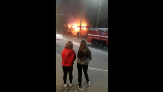 В Воронеже сгорела остановка на улице Хользунова