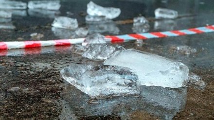 В Воронежской области ещё один человек пострадал от упавшей с крыши глыбы льда