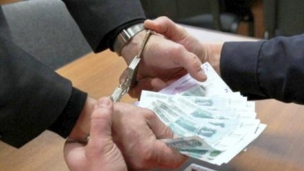 Дальнобойщик из Воронежа пытался подкупить сотрудника ФСБ