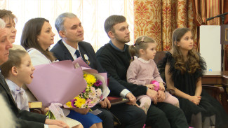 Трёх жительниц Воронежской области наградили званиями «Мать-героиня»