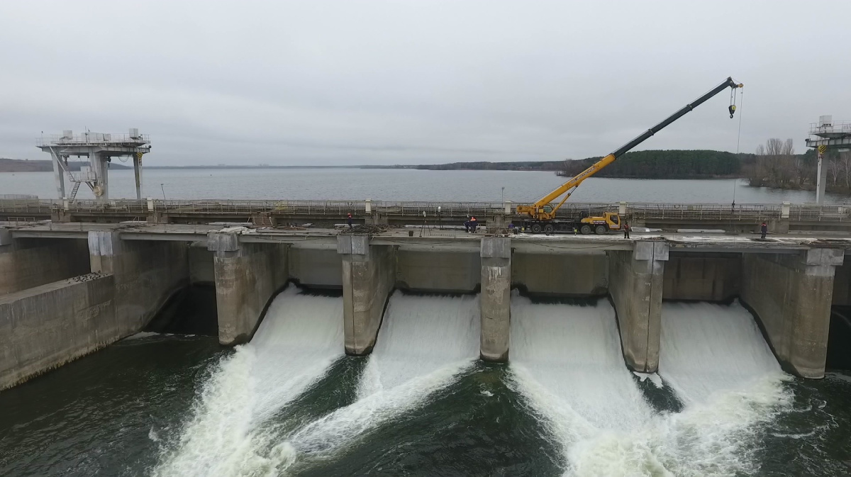 Воронежская плотина. Дамба Воронежского водохранилища. Дамба Нововоронеж. Воронежский гидроузел. Дамба Воронеж водосброс.