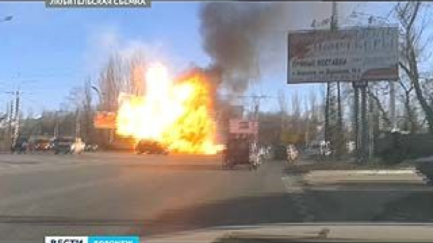 На кольце у ДК Кирова взорвался автомобиль