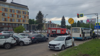 СК организовал проверку после массового ДТП с маршруткой в Воронеже