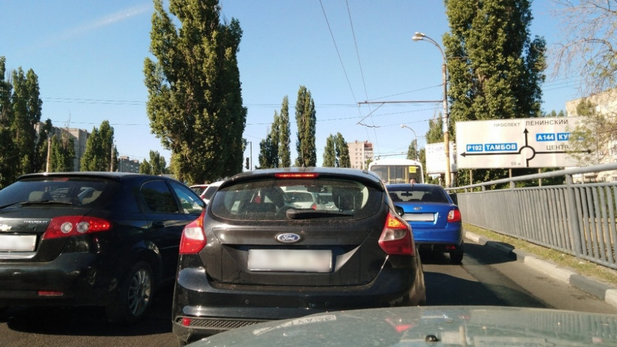 Левый берег Воронежа сковали огромные пробки