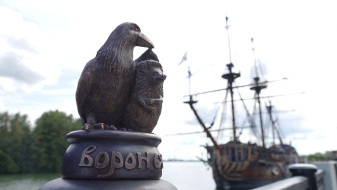 В Воронеже 15-сантиметровую скульптуру «Ворон и ёж» дополнят QR-кодом