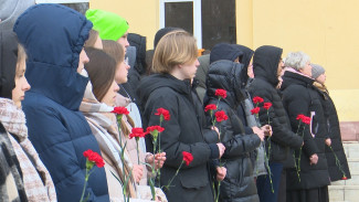 В Воронеже открыли мемориальную доску в честь погибшего на СВО капитана Дмитрия Разинкина