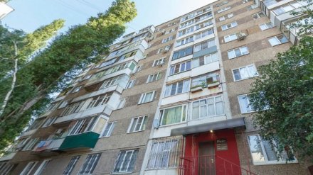 В Воронеже ночью женщина выпала из окна 7 этажа