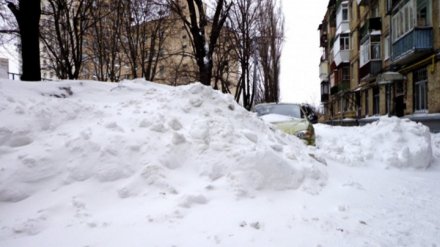 Уборку снега во дворах и на тротуарах Воронежа признали одной из худших в стране