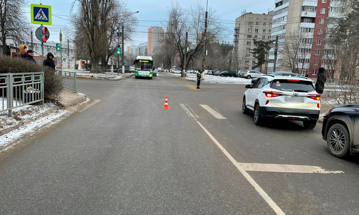 В Воронеже злостный нарушитель ПДД за рулём «Лады» сбил на светофоре  женщину – Новости Воронежа и Воронежской области – Вести Воронеж