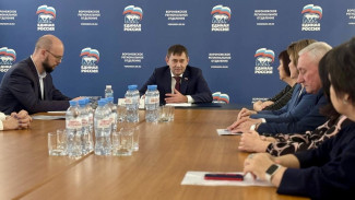 Владимир Нетёсов встретился с региональными победителями конкурса первичных отделений «Единой России»