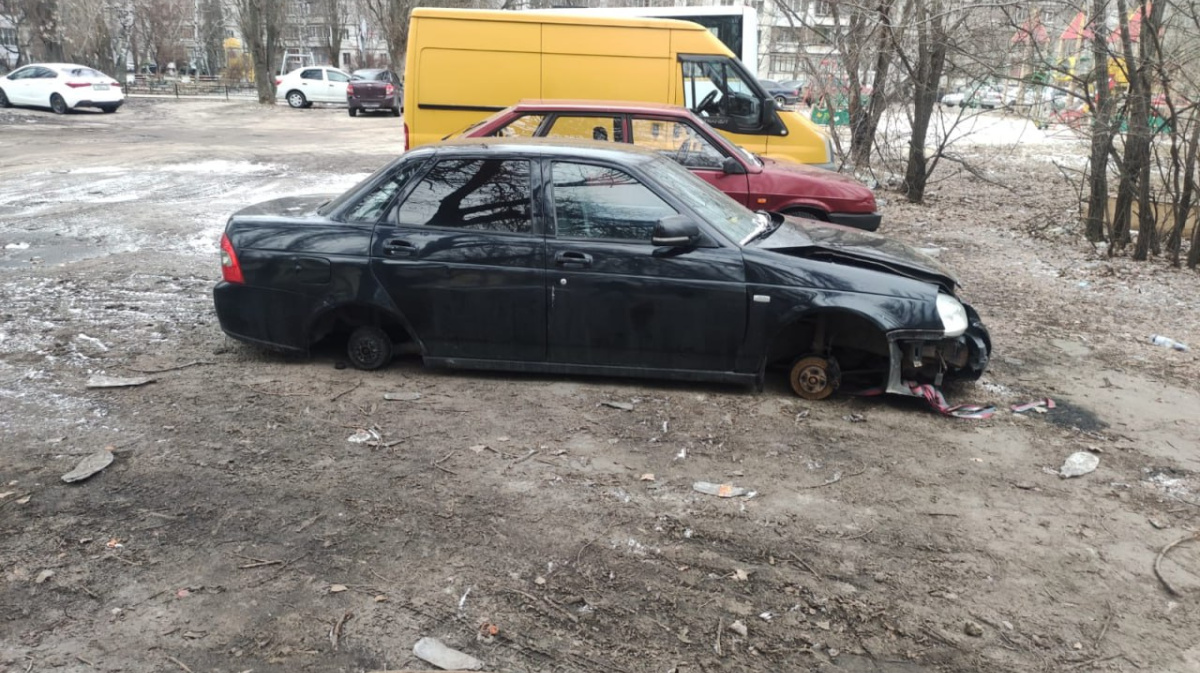 Воронежца задержали за кражу колёс с машин в Северном | 11.01.2023 |  Воронеж - БезФормата