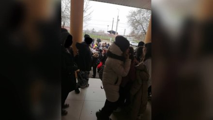 Воронежцы сообщили о пострадавших детях после распыления баллончика в школе