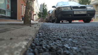 В Воронеже на улице Театральной появился «золотой» асфальт