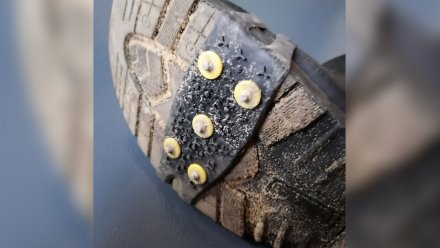Из-за тотального гололёда воронежцы начали обуваться в ледоступы