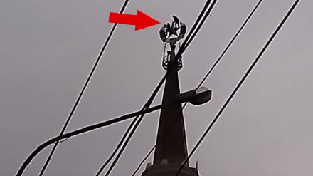 Двое воронежцев забрались на шпиль старого здания ради опасной фотосессии