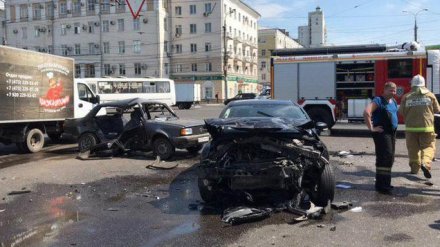 Стало известно о состоянии выпускницы, потерявшей мать в ДТП у цирка в Воронеже