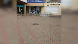 Минздрав назвал причину длинных очередей в воронежской поликлинике №4