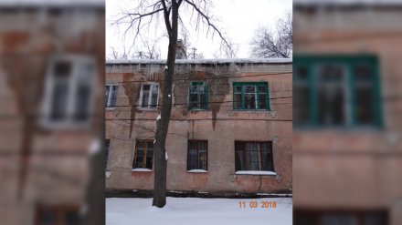 Пять квартир жилого дома в Воронеже затопило из-за неубранного с крыши снега