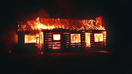 На пожаре в воронежском посёлке погибли два человека