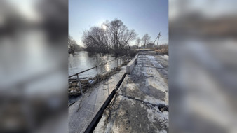 Жители семилукского села восстановили затопленный мост через Ведугу