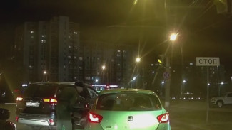 В Воронеже два водителя подрались посреди дороги