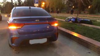 Две иномарки и мотоцикл столкнулись в Воронеже: есть пострадавший