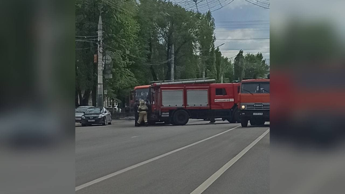 В центре Воронежа столкнулись маршрутка и пожарная машина – Новости  Воронежа и Воронежской области – Вести Воронеж