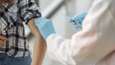 Эксперты назвали ограничения на вакцинацию от коронавируса