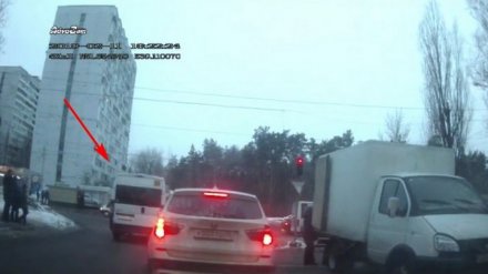 В Воронеже водителя маршрутки наказали за проезд на красный свет