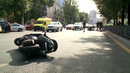 В центре Воронежа в ДТП пострадала 12-летняя пассажирка мотоцикла