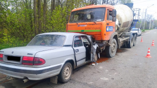 В аварии с бетономешалкой в Воронеже погиб 24-летний автомобилист