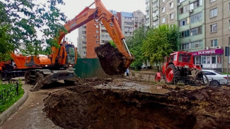 В Коминтерновском районе Воронежа начали устранять коммунальную аварию